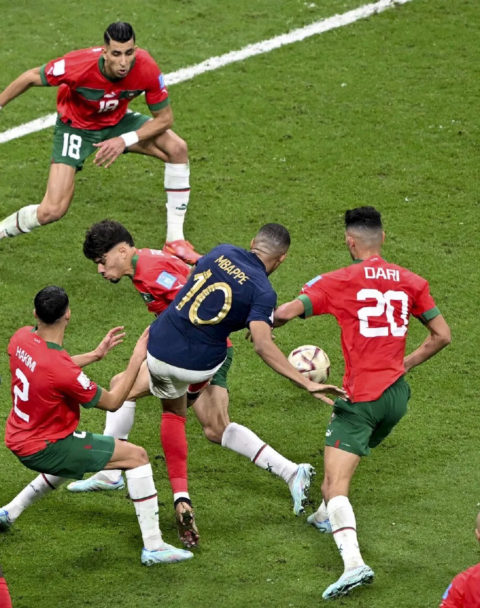 葡萄牙队轻取法国队，奥恰洛夫点燃赛场