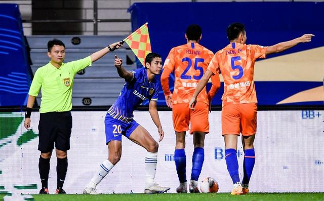 精妙配合打破僵局，带领球队胜利