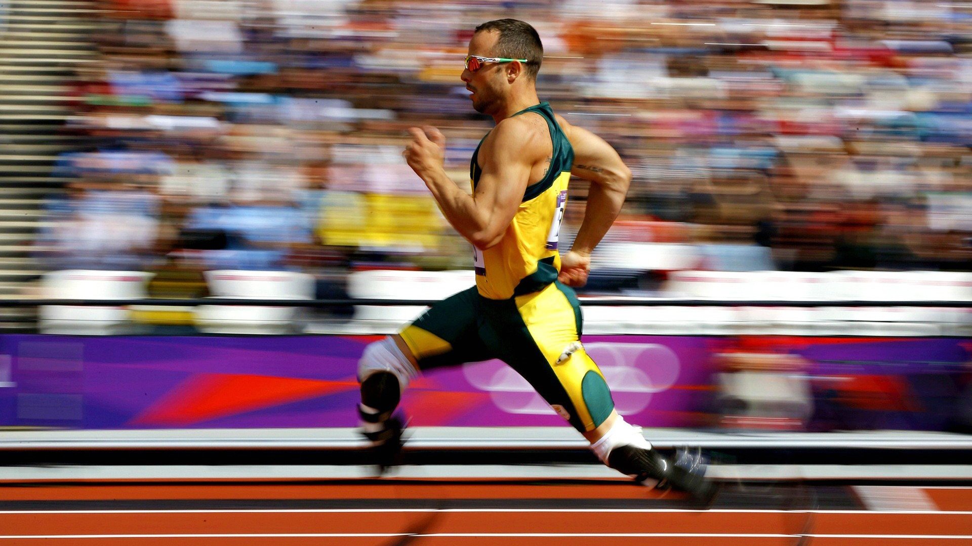 F1年度争冠之夜,德里赫特冠军级表现,跨界竞技中的王者风范